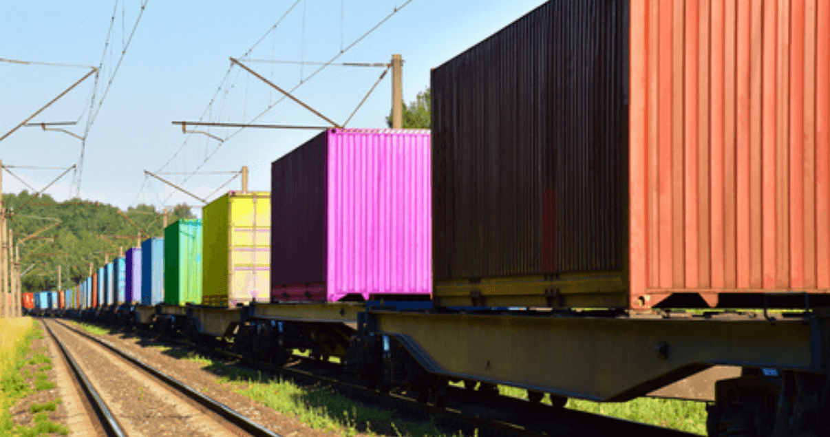 Como transporte terrestre, el ferrocarril es más eficiente en cuanto a consumo de combustible